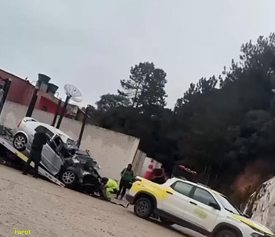 Motorista morre ao bater GM Astra em traseira de caminhão na SP-249