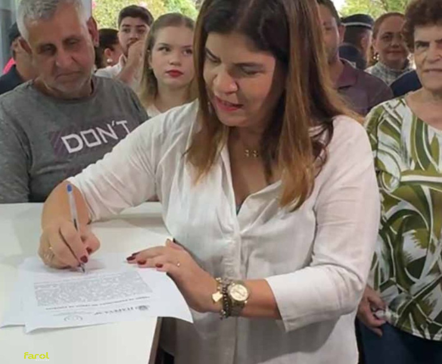 Adriana Duch retorna à Prefeitura após decisão judicial