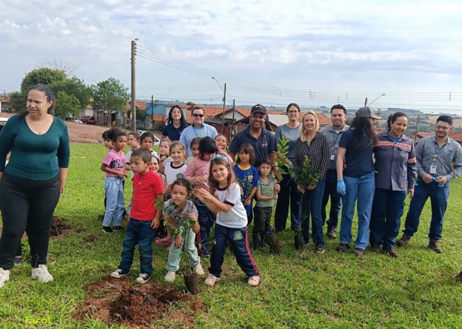 Secretaria Municipal do Meio Ambiente celebra Dia da Árvore com plantio de 40 mudas e ação de Educação Ambiental