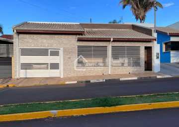 Casa com Piscina à Venda em Bairro Nobre – Itaí/SP