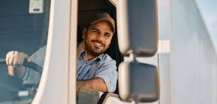 A pressa para trabalhar em aplicativos e o desespero financeiro que leva a comprar carteira de habilitação.