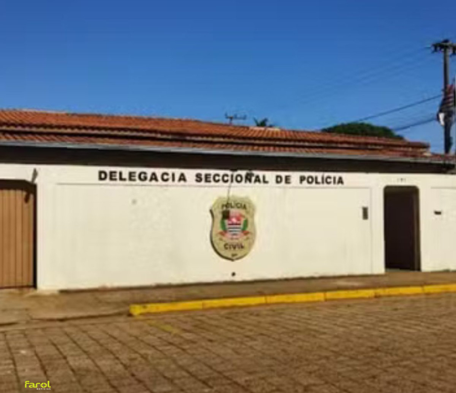 Homem é preso depois de tentar roubar mulher, carro, carrinho de bebê, invadir casa e agredir moradores