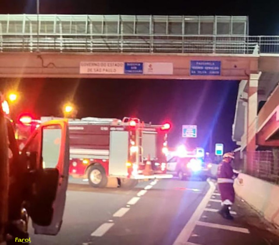 Homem morre atropelado por moto e caminhão ao tentar atravessar a SP-255