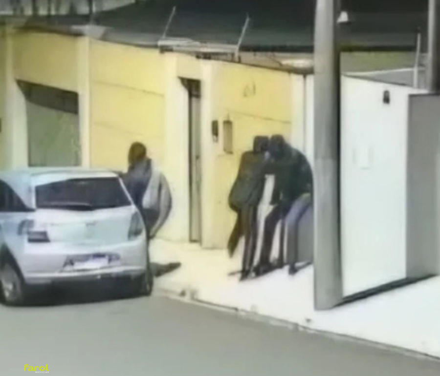 Quadrilha invade residência, faz reféns e rouba joias na região