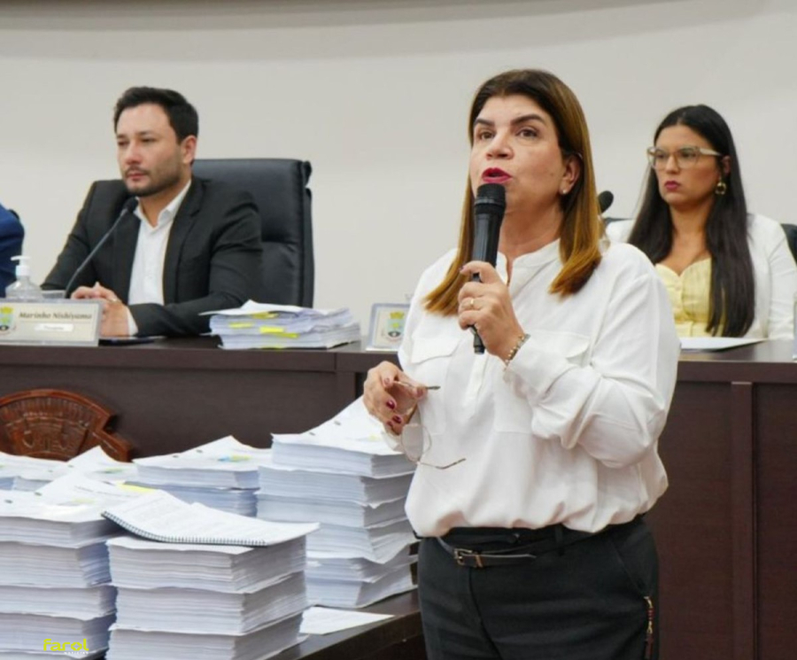 Adriana Duch é cassada e deixa Prefeitura 