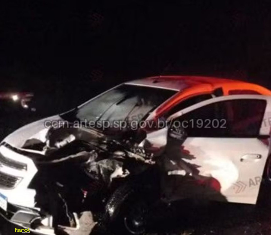Motorista morre em batida frontal entre carros na SP-255 