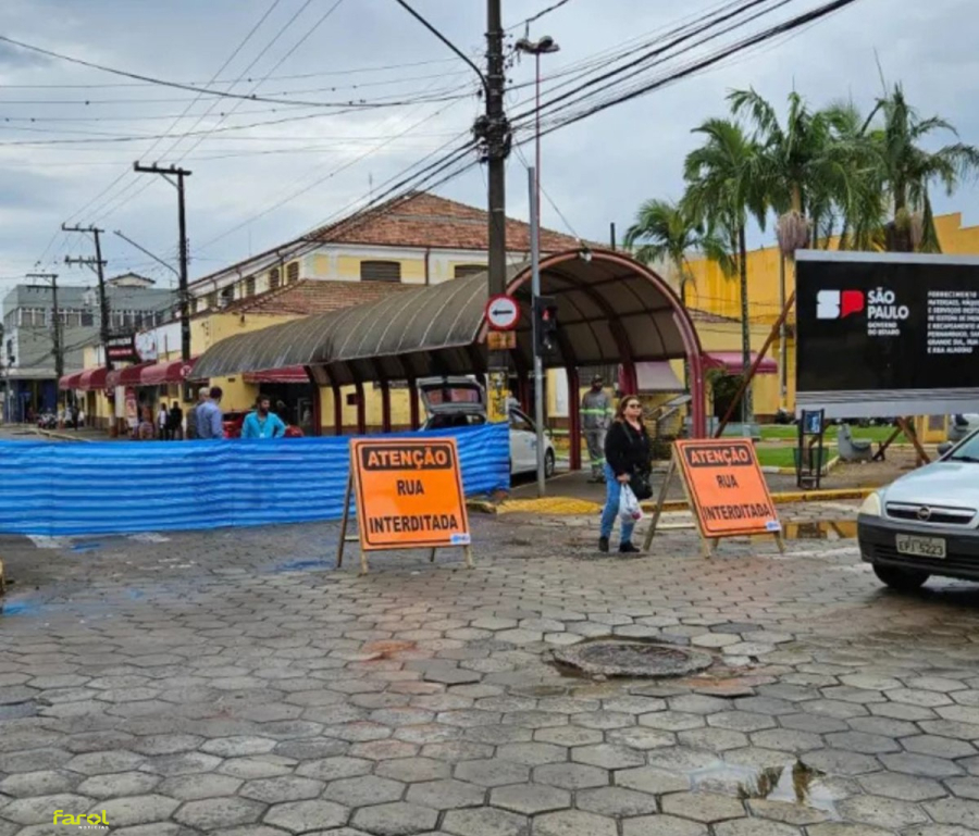 Iniciada obras de combate às enchentes e interdita trecho da Rua Santa Catarina