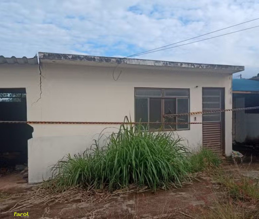 Imóvel denunciado como ponto de uso e tráfico de drogas é interditado por risco de desabamento 