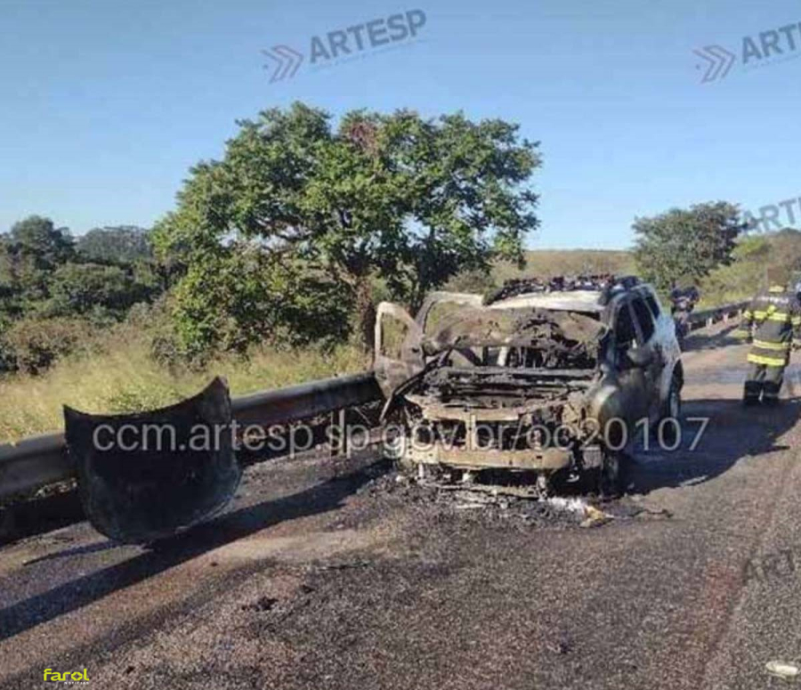 Viatura da PM é destruída por incêndio na Rodovia Castelo Branco