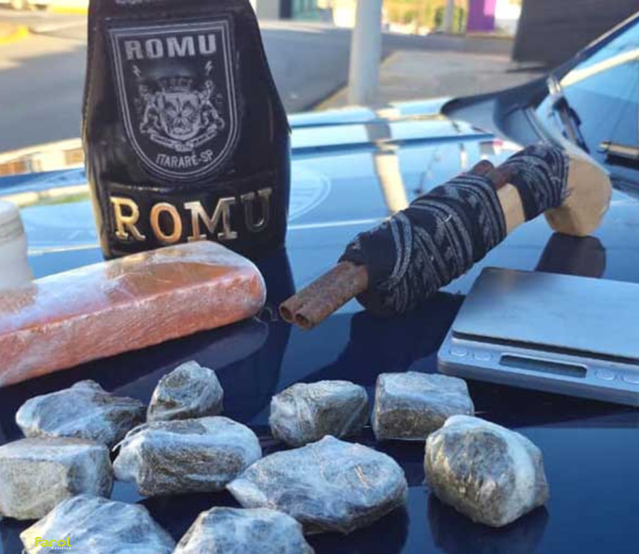 Adolescente é apreendido por tráfico após ROMU encontrar drogas e simulacro de arma 