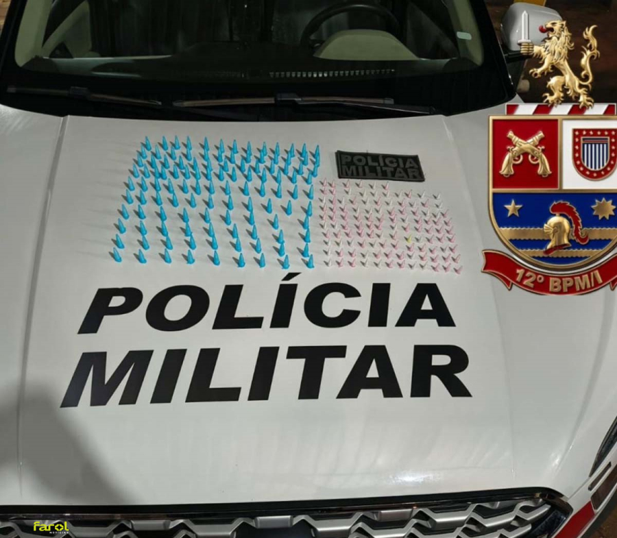 Suspeito foge da PM, bate moto e é preso com 225 porções de cocaína 