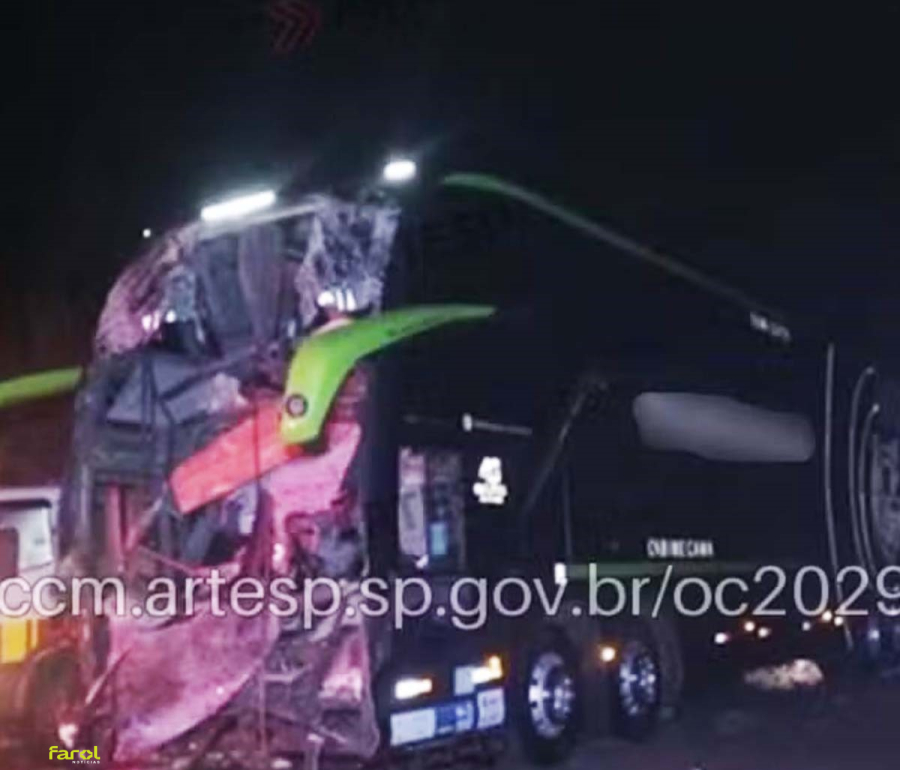 Acidente entre ônibus e carreta bitrem deixa dois mortos na Rodovia Castello Branco