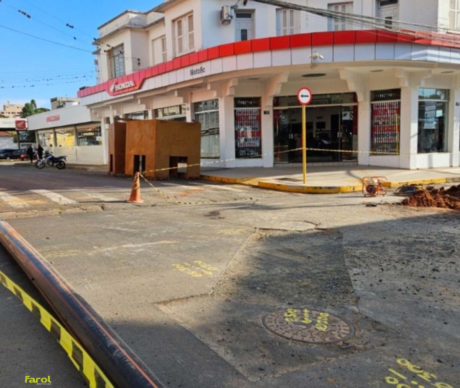 Obra contra enchentes interdita novos trechos no centro 