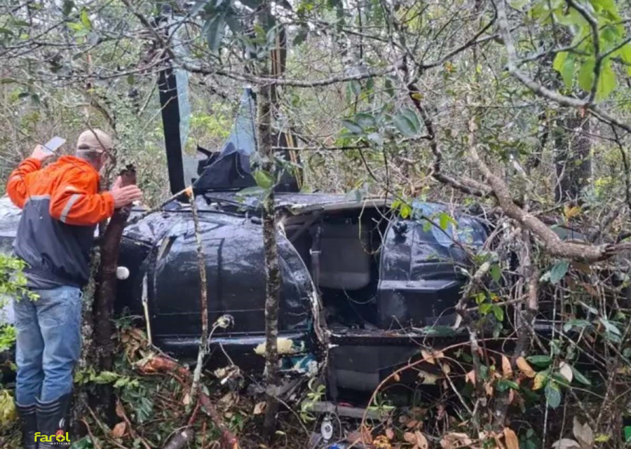 Helicóptero cai em área de mata e deixa três feridos; PM apura possível ligação com o PCC