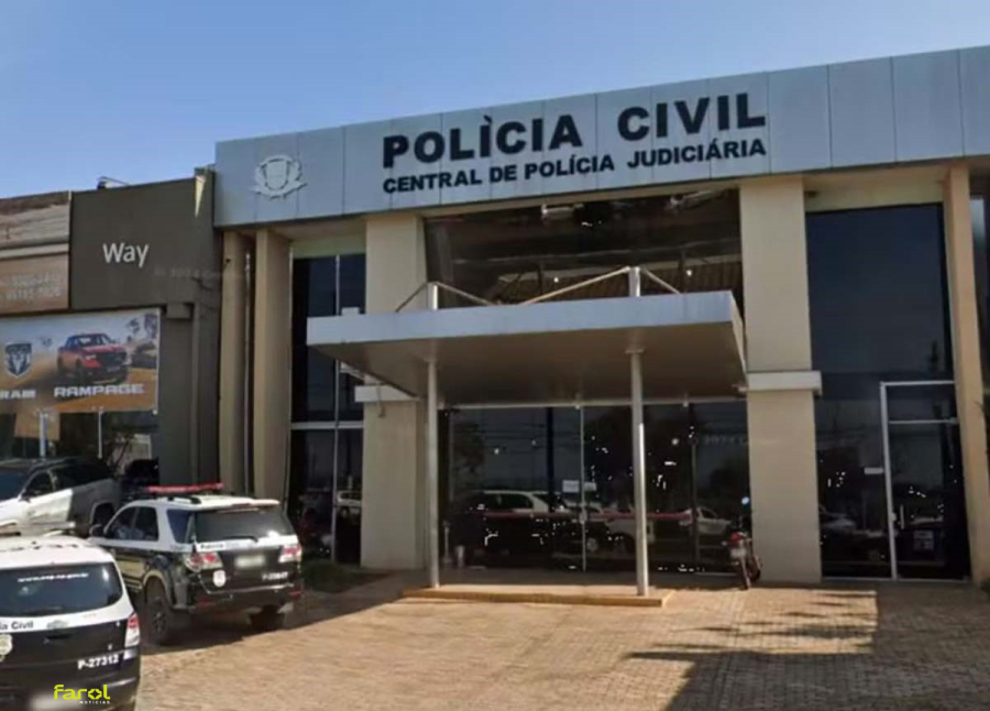 Mulher é presa em flagrante por injúria racial após ofender policial em bar 