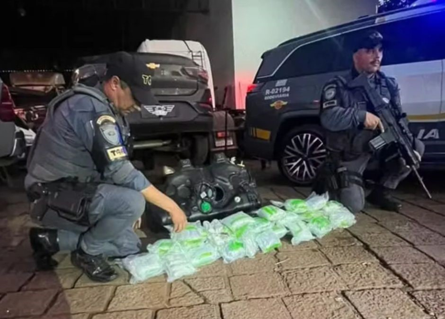 Polícia Rodoviária apreende 15 kg de droga escondidos em tanque de combustível 