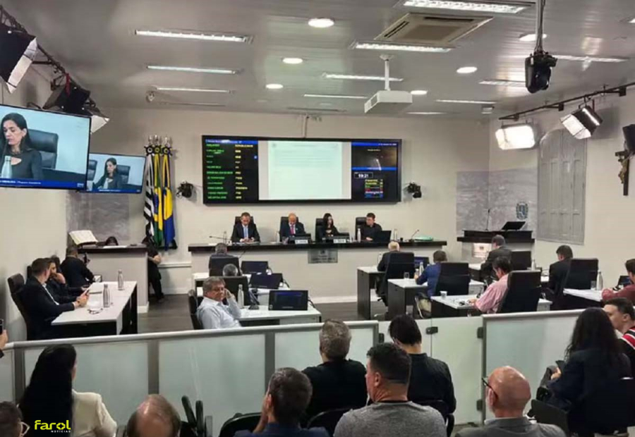 Câmara aprova reajuste de mais de 80% nos salários dos vereadores e cria 13º