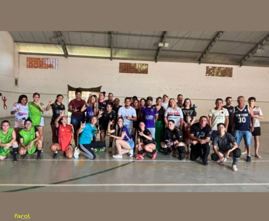 Futsal feminino beneficente arrecada material de higiene e alimento à APAE