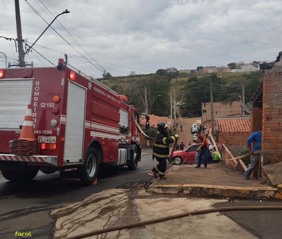 Incêndio atinge residência no bairro Ouro Branco e mobiliza forças de segurança 