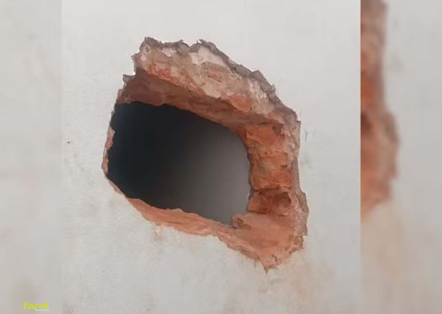 Criminosos abrem buraco em parede e furtam R$ 100 mil em joias 